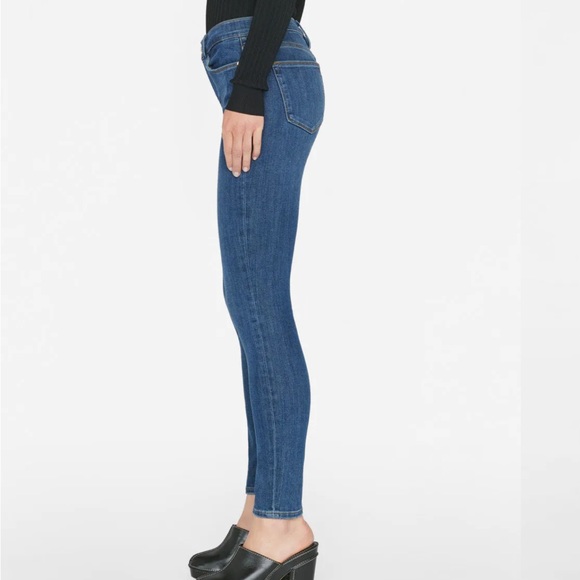 Frame Le high skinny in Oynx Indigo - Picture 8 of 11